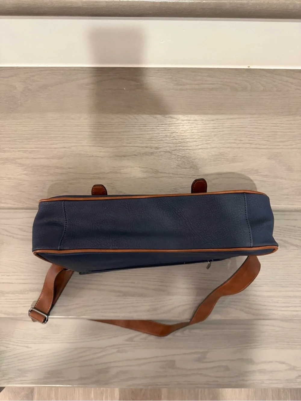 ALDO Men’s Navy Leather and Brown Trim Messenger Bag Laptop Sling Strap NWOT